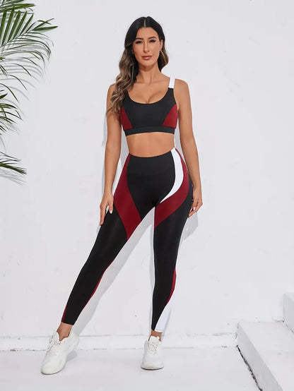 ¡Fuego y Pasión! - Conjunto Deportivo Triple Amenaza en Rojo, Negro y Blanco para la Diosa que Brilla en el Gimnasio